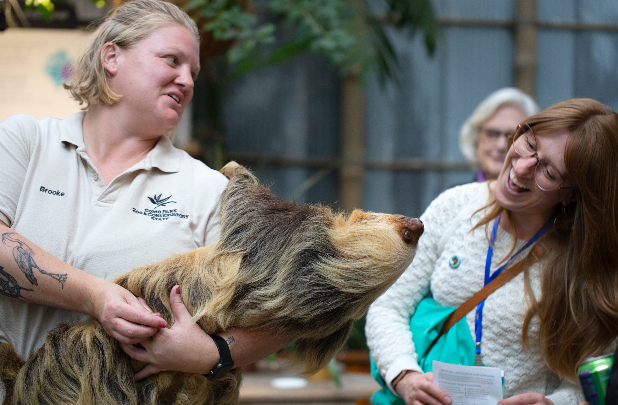 como-after-hours-zookeeper-brooke and chloe-and-guest